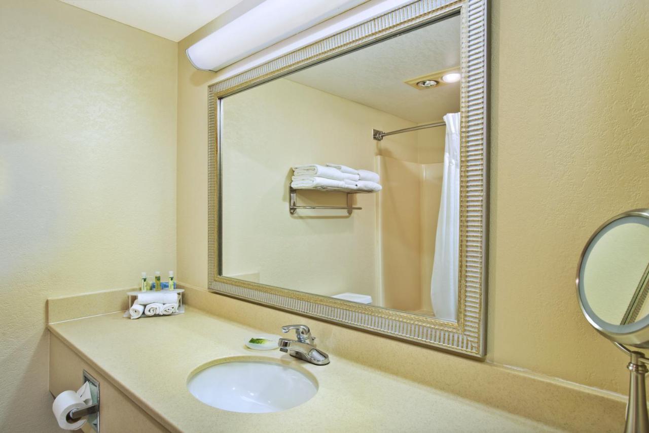 Holiday Inn Express Mackinaw City By Ihg Exteriör bild